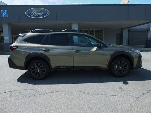 Used 2025 Subaru Outback Onyx Edition AWD/4WD image 2