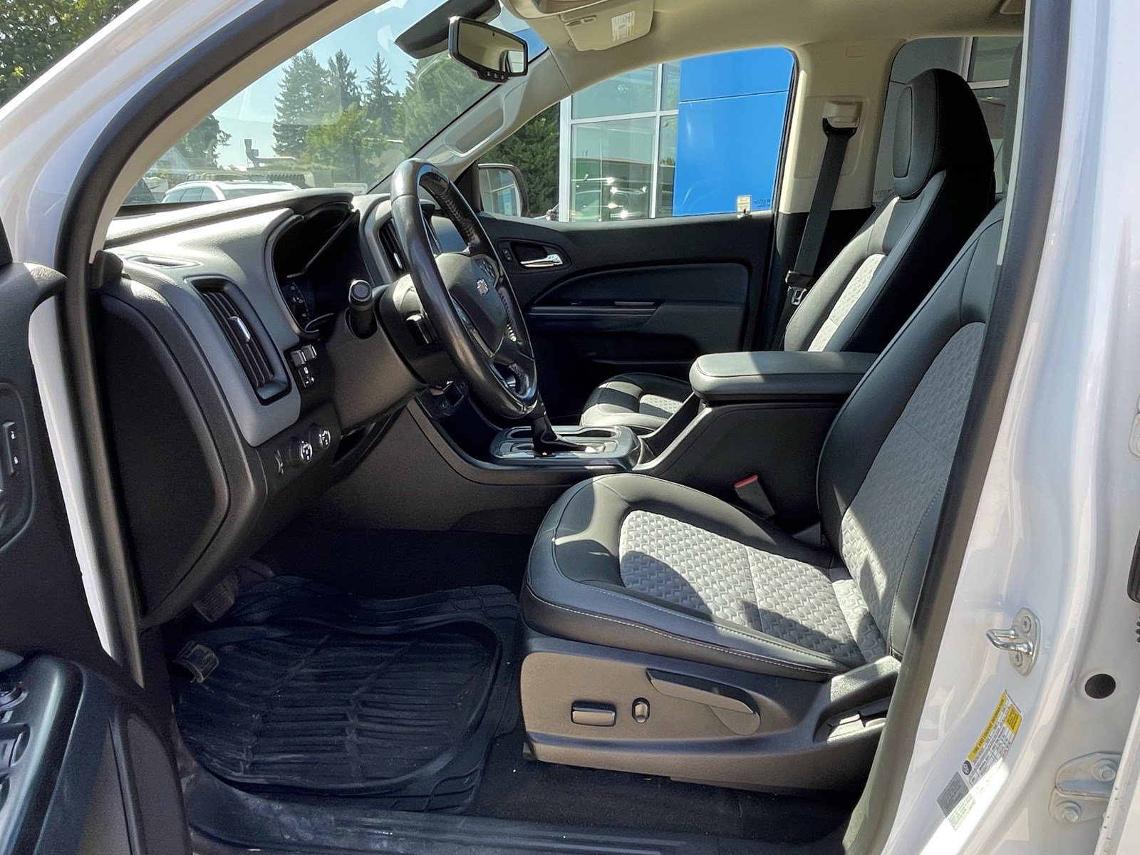 Used 2017 Chevrolet Colorado Z71 AWD/4WD image 12