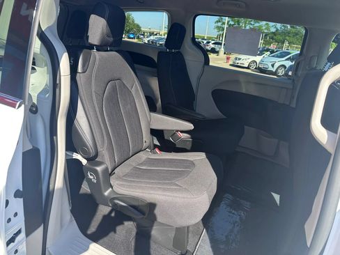 Used 2023 Chrysler Voyager LX FWD image 13