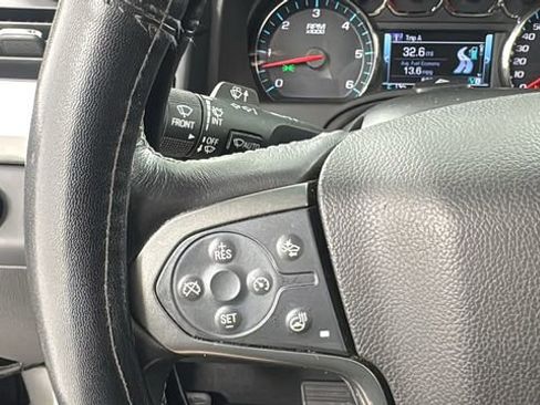 Used 2019 Chevrolet Suburban Premier image 25