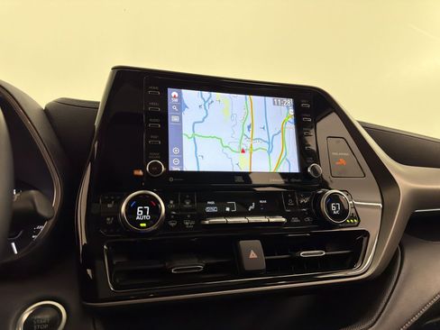 Used 2021 Toyota Highlander Limited FWD image 21