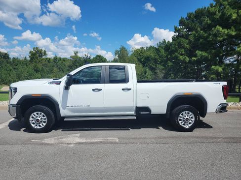 Used 2024 GMC Sierra 2500 Pro AWD/4WD image 2