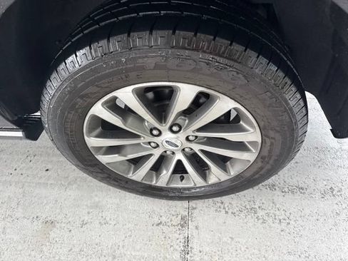 Used 2018 Ford Expedition Limited w/ Equipment Group 301A AWD/4WD image 9