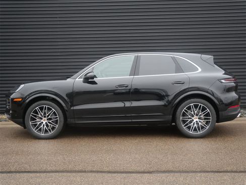 Certified 2025 Porsche Cayenne image 2