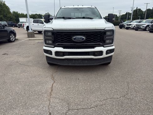 Used 2023 Ford F350 XLT w/ XLT Premium Package AWD/4WD image 8