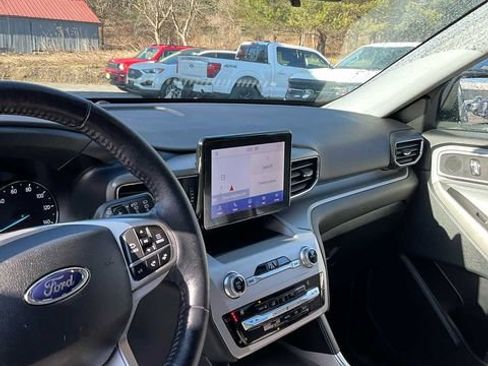 Used 2021 Ford Explorer XLT w/ Equipment Group 202A AWD/4WD image 28