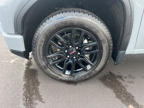 Used 2024 GMC Sierra 1500 Elevation image 9