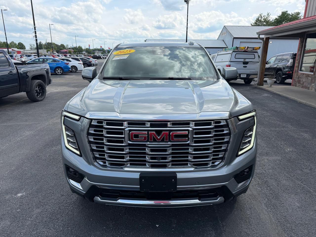 Used 2025 GMC Yukon XL Denali AWD/4WD image 11