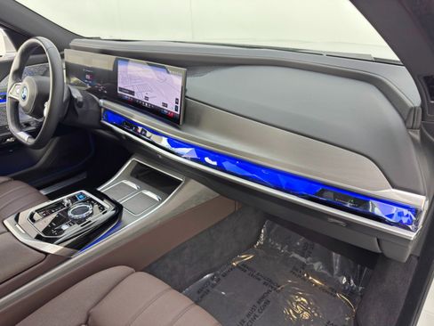 Used 2023 BMW i7 xDrive60 AWD/4WD image 10