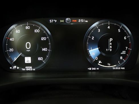 Used 2019 Volvo XC60 T5 Momentum w/ Multimedia Package image 20