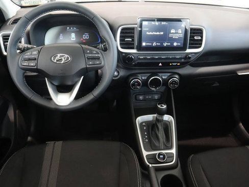 New 2025 Hyundai Venue SEL image 9