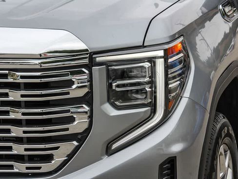 Used 2024 GMC Sierra 1500 SLT w/ SLT Premium Plus Package AWD/4WD image 7