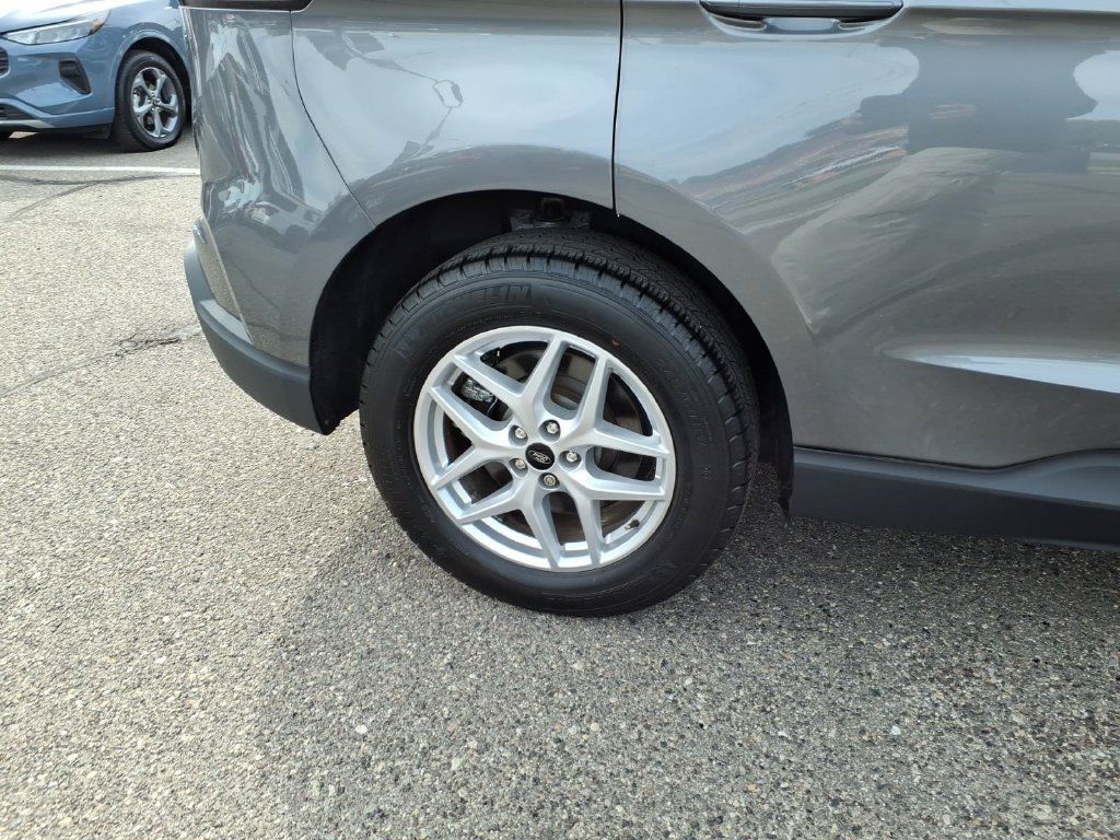 Certified 2024 Ford Edge SEL w/ Convenience Package AWD/4WD image 5
