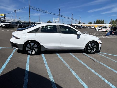 Certified 2025 Hyundai Ioniq 6 SE RWD image 6