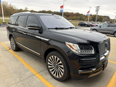 Used 2019 Lincoln Navigator Reserve image 2