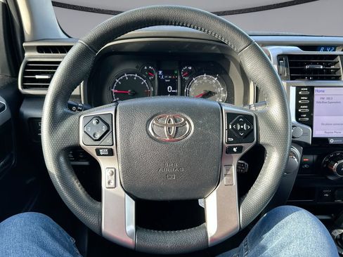 Used 2022 Toyota 4Runner SR5 AWD/4WD image 15
