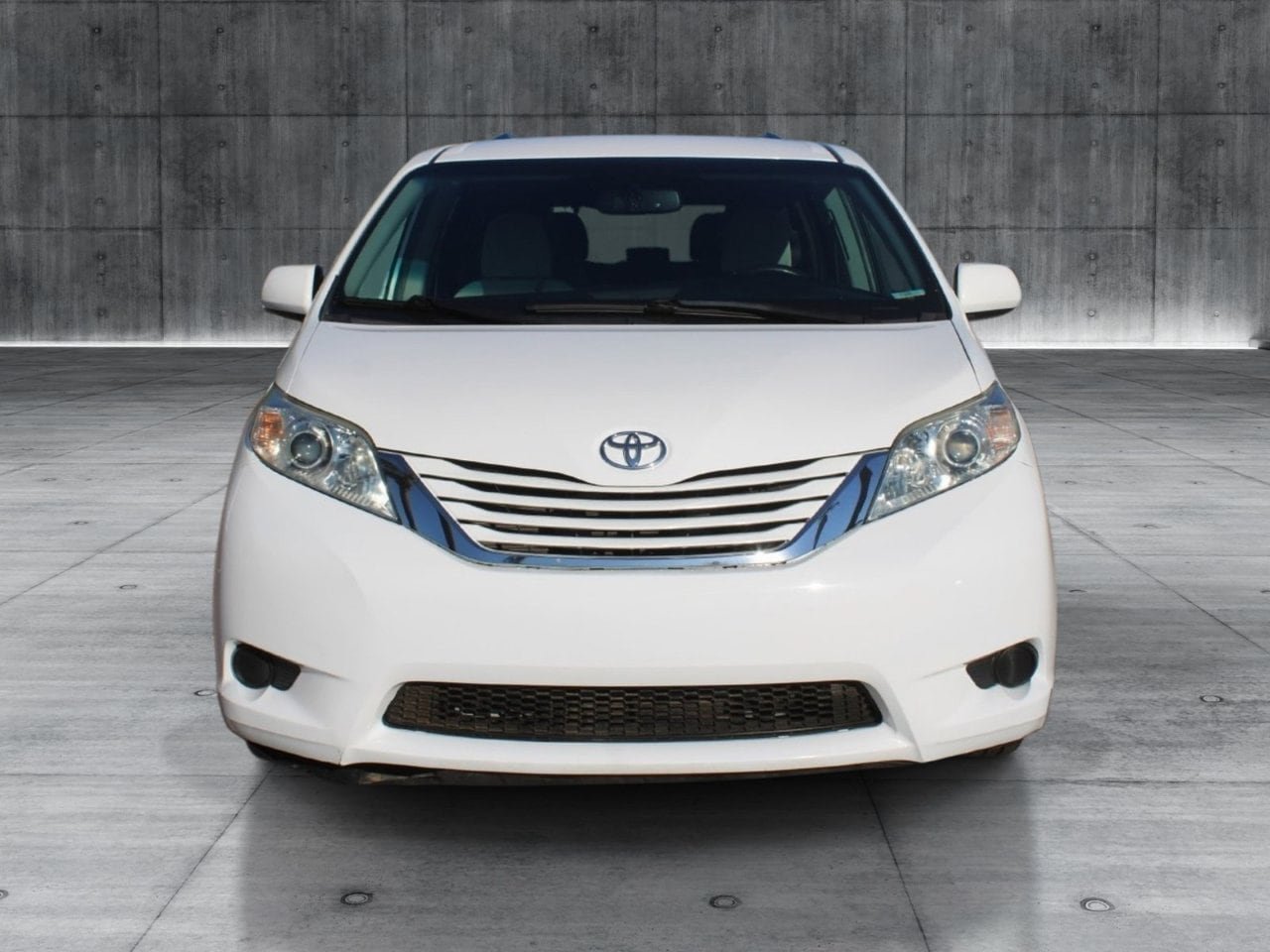 Used 2017 Toyota Sienna LE AWD/4WD image 9