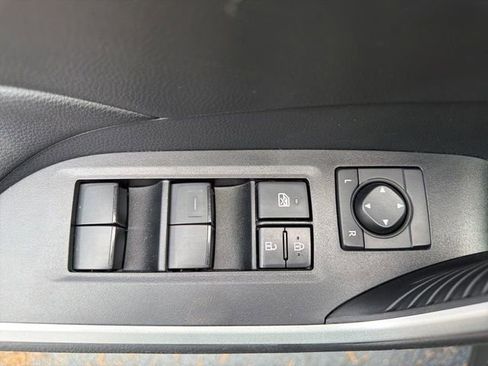 Used 2021 Toyota RAV4 XLE w/ XLE Grade Weather Package AWD/4WD image 18