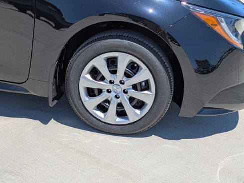 Used 2026 Toyota Corolla LE FWD image 9
