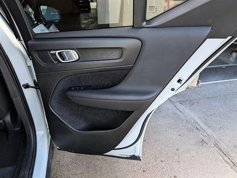 Used 2019 Volvo XC40 T5 R-Design AWD/4WD image 28