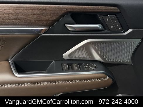 New 2026 GMC Acadia Denali Ultimate w/ LPO, Floor Liner Package AWD/4WD image 21