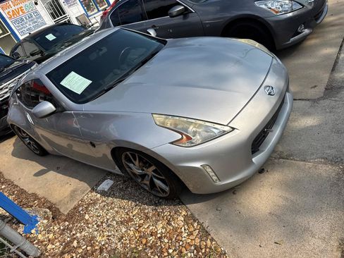Used 2014 Nissan 370Z Coupe w/ Sport Package RWD image 2