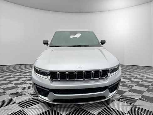 New 2026 Jeep Grand Cherokee Limited AWD/4WD image 2