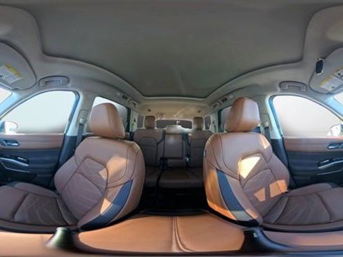 New 2025 Nissan Pathfinder Platinum image 15