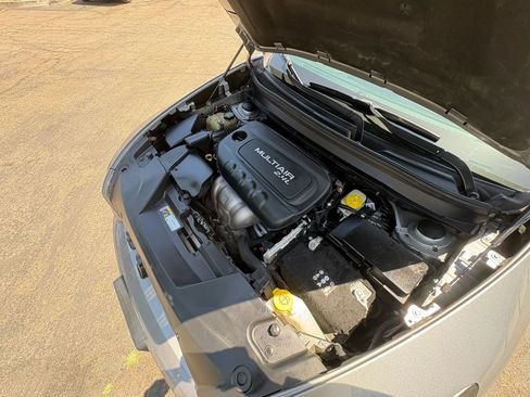 Used 2017 Jeep Cherokee Latitude FWD image 21
