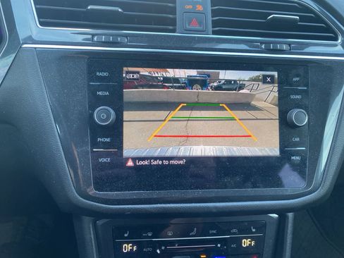 Used 2023 Volkswagen Tiguan SE R-Line FWD image 15
