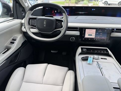 New 2026 Lincoln Navigator Premiere AWD/4WD image 26