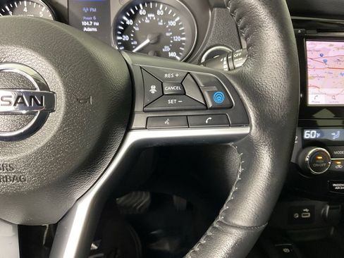 Used 2019 Nissan Rogue SV w/ Premium Package FWD image 25