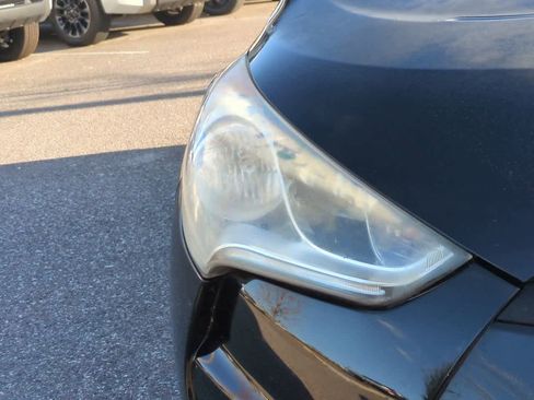 Used 2013 Hyundai Veloster w/ Style Pkg image 10