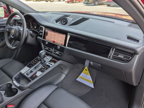 New 2026 Porsche Macan image 26