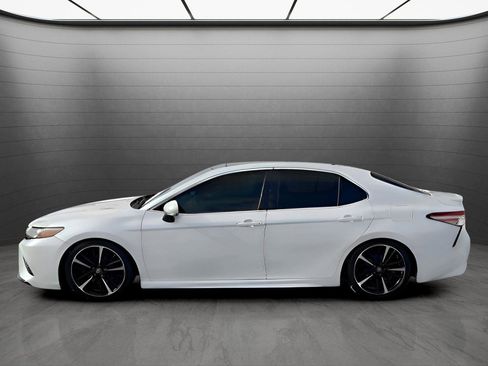 Used 2018 Toyota Camry XSE image 2