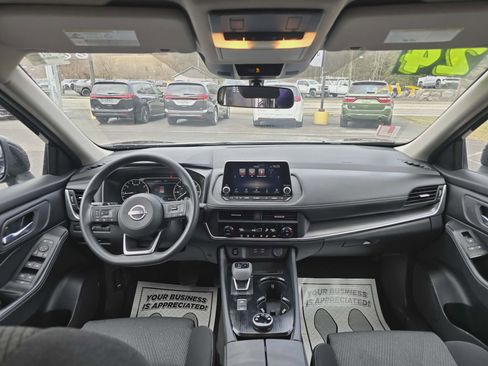 Used 2024 Nissan Rogue SV image 14