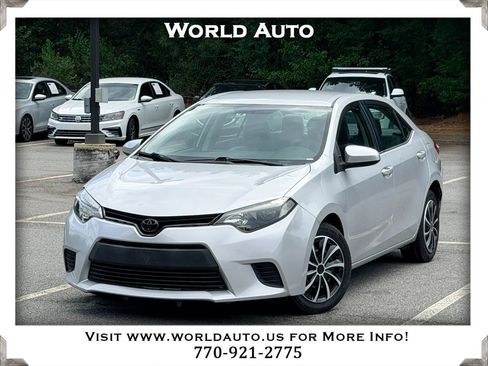 Used 2015 Toyota Corolla LE FWD image 1