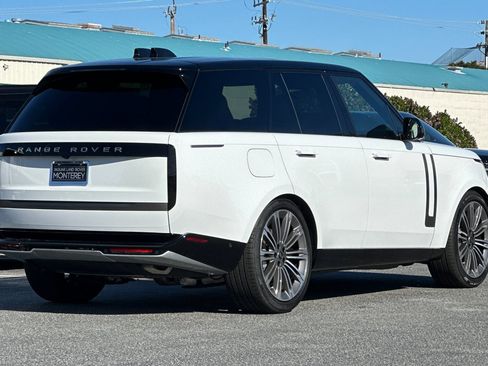 New 2025 Land Rover Range Rover SE image 5