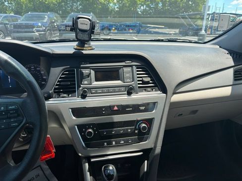 Used 2015 Hyundai Sonata SE FWD image 14