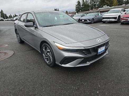 Certified 2025 Hyundai Elantra SEL image 8