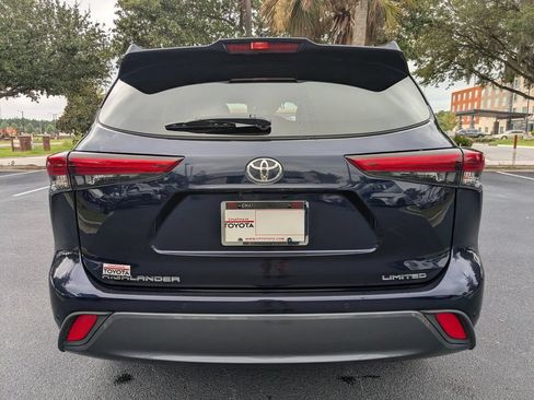 Used 2023 Toyota Highlander Limited FWD image 6