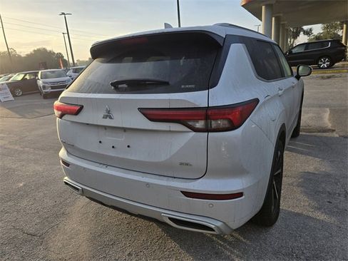 Used 2023 Mitsubishi Outlander SE image 9