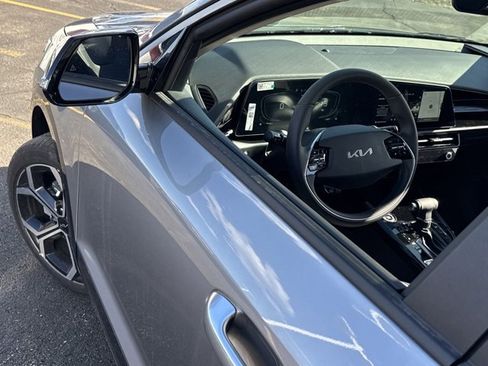 New 2025 Kia Niro SX Touring image 34