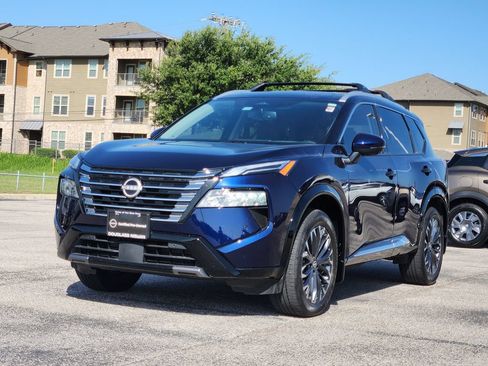 Used 2025 Nissan Rogue Platinum w/ Platinum Premium Package FWD image 2
