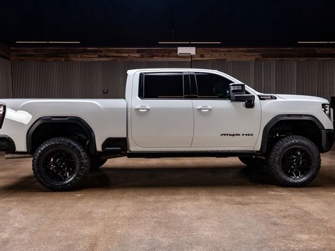 Used 2024 GMC Sierra 2500 AT4X AWD/4WD image 11