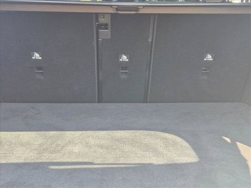 Used 2024 Mercedes-Benz GLC 300 4MATIC image 5