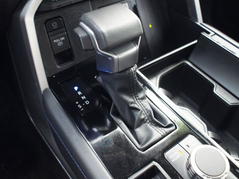 Used 2024 Toyota Tundra Platinum image 12