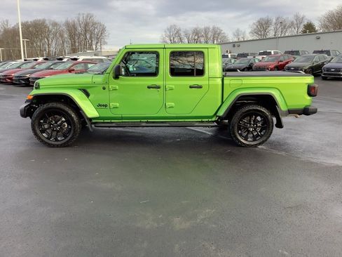 Used 2025 Jeep Gladiator Sport image 7