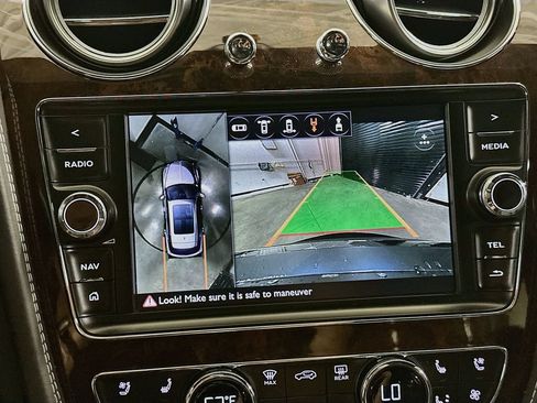 Used 2018 Bentley Bentayga AWD/4WD image 15