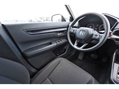 Used 2025 Honda CR-V LX image 8